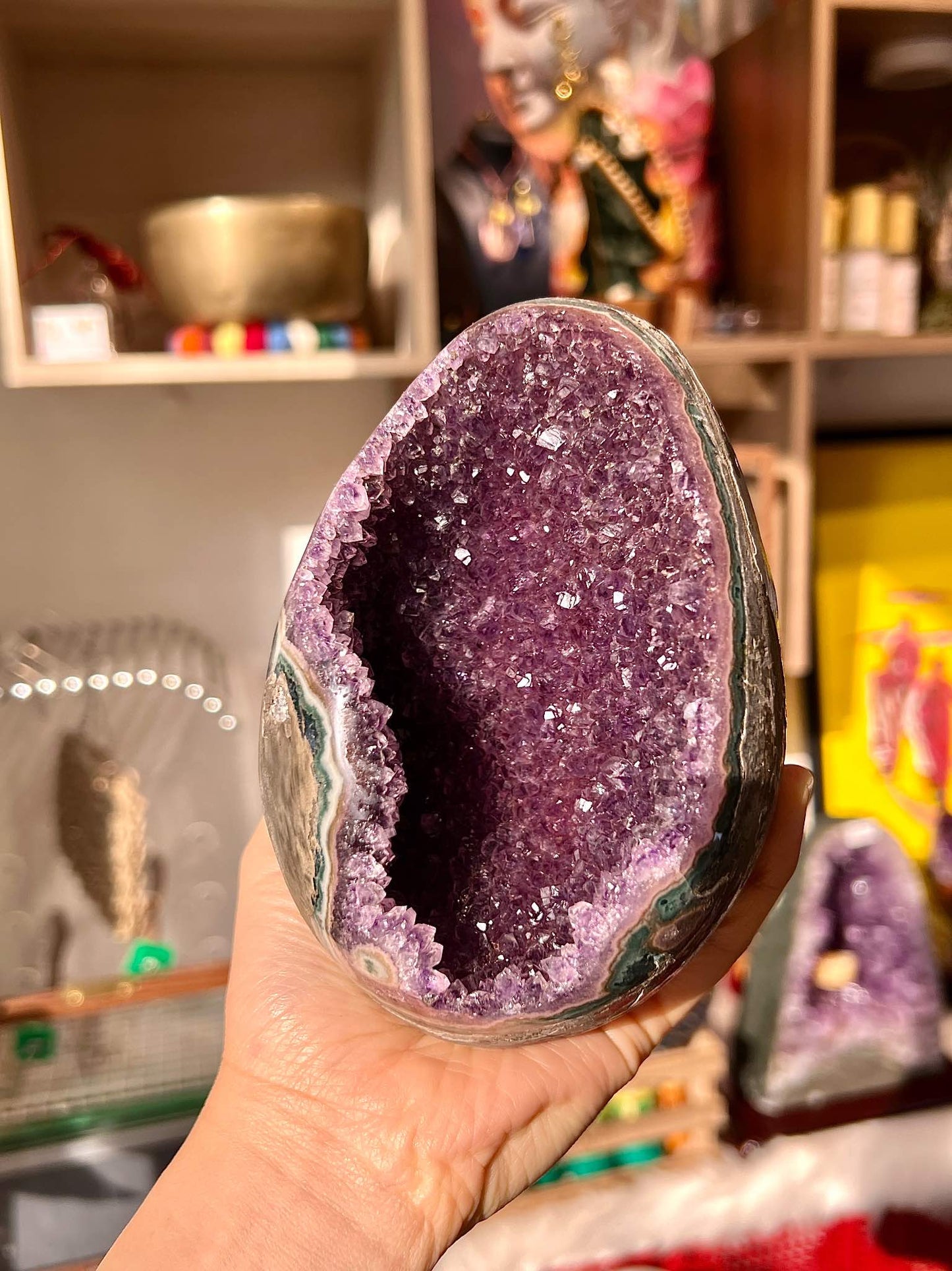 紫晶恐龍蛋 紫晶洞 錢袋子 紫水晶 水晶原石 紫晶 晶洞 晶簇 紫晶擺設 風水擺設 錢袋子功效 晶洞功效 南無水晶 水晶原石 招財水晶 amethyst geode 風水 炮台山水晶