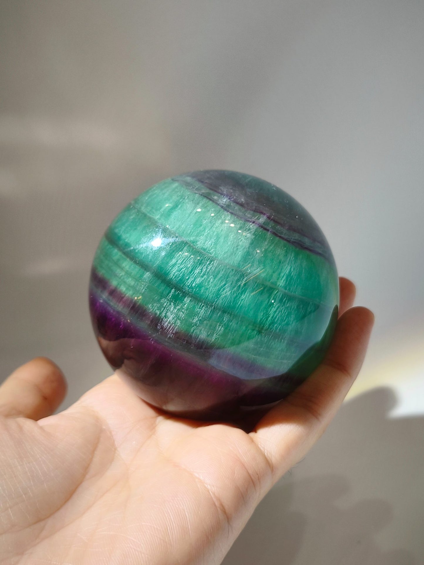 千層彩螢石球 Rainbow Fluorite Crystal Ball 大晶球 namucrystal 彩螢石球功效 能量淨化 脈輪平衡 